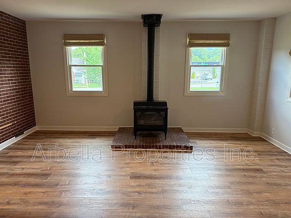 5th image of 1713 Seward Dr