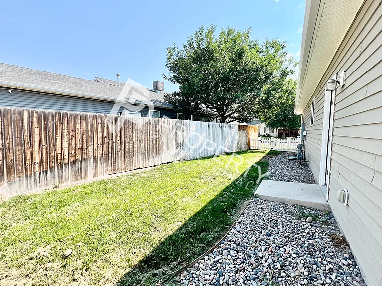 316 Columbine Dr — Photo 16