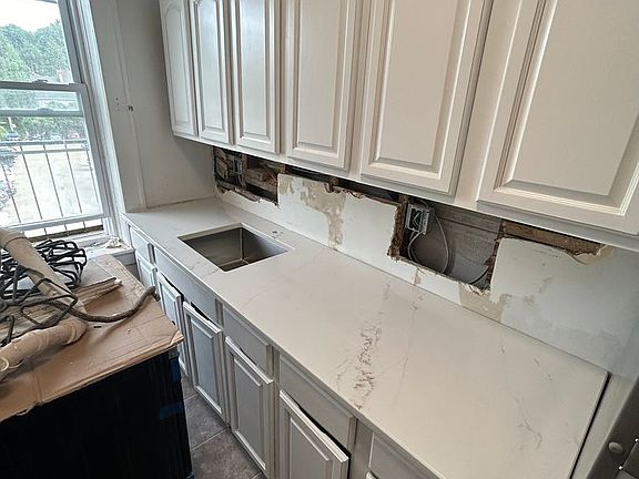 3rd image of 300 Elm Pl APT 11