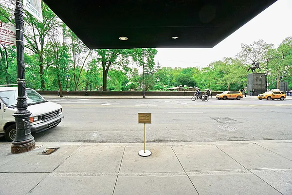 Rented by Bizzarro Agency | media 15