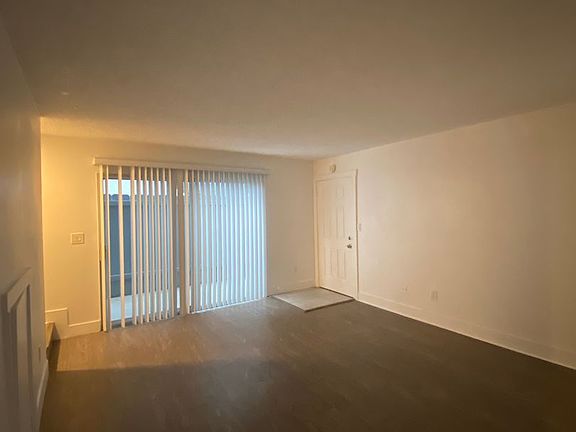 5th image of 640 Stanley Ave APT 2