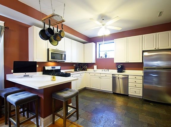 5th image of 4186 N Clarendon Ave APT 3S