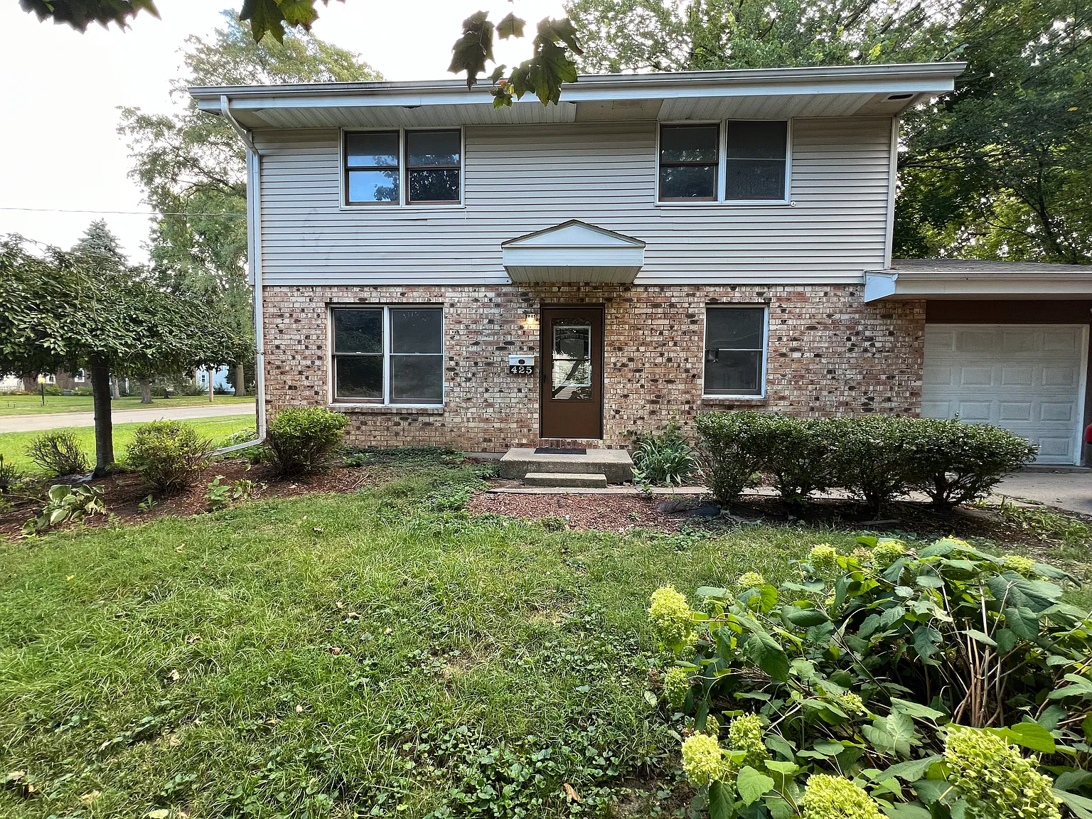 425 Regan St — Photo 1