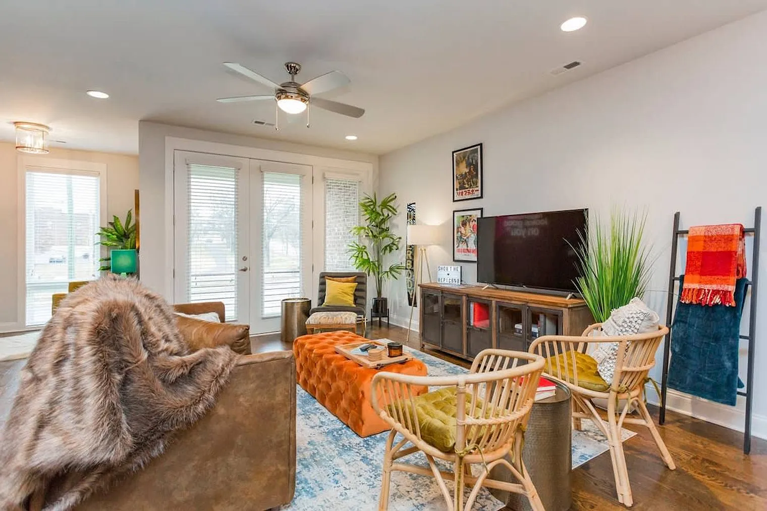 3 bed, 3.0 bath, 1711 sqft, $4,274 — Photo 1