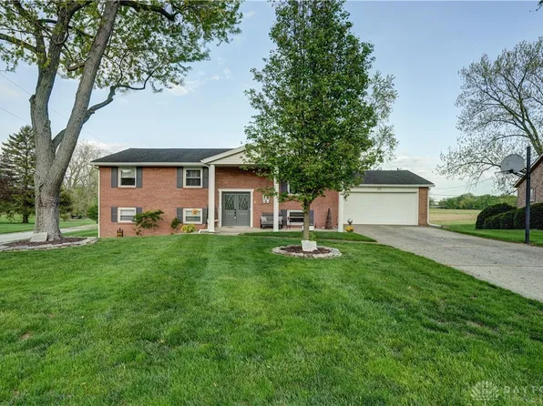 235 Hickory Dr, Greenville, OH 45331