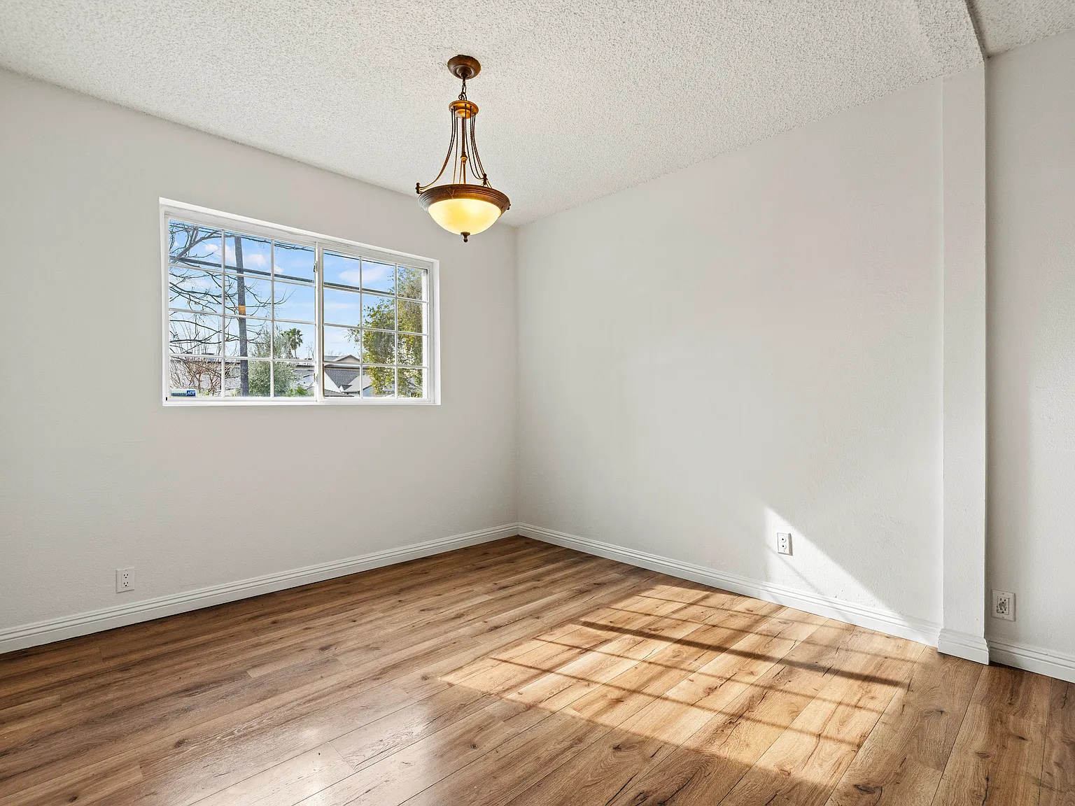3 bed, 1412 sqft, $4,995 — Photo 4