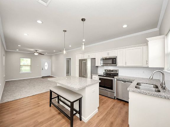 4th image of 3703 Lila St
