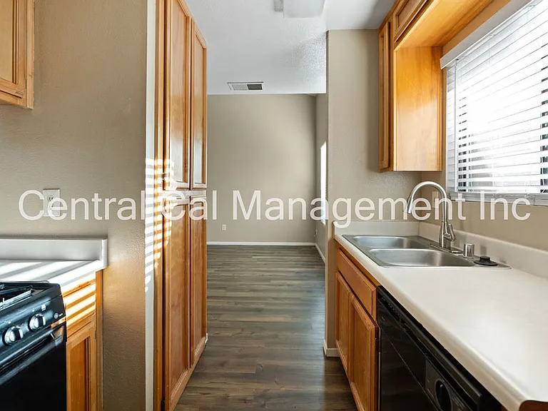 8502 Laborough Dr — Photo 9
