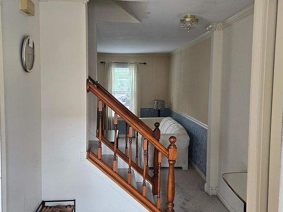 4th image of 18712 Pikeview Dr