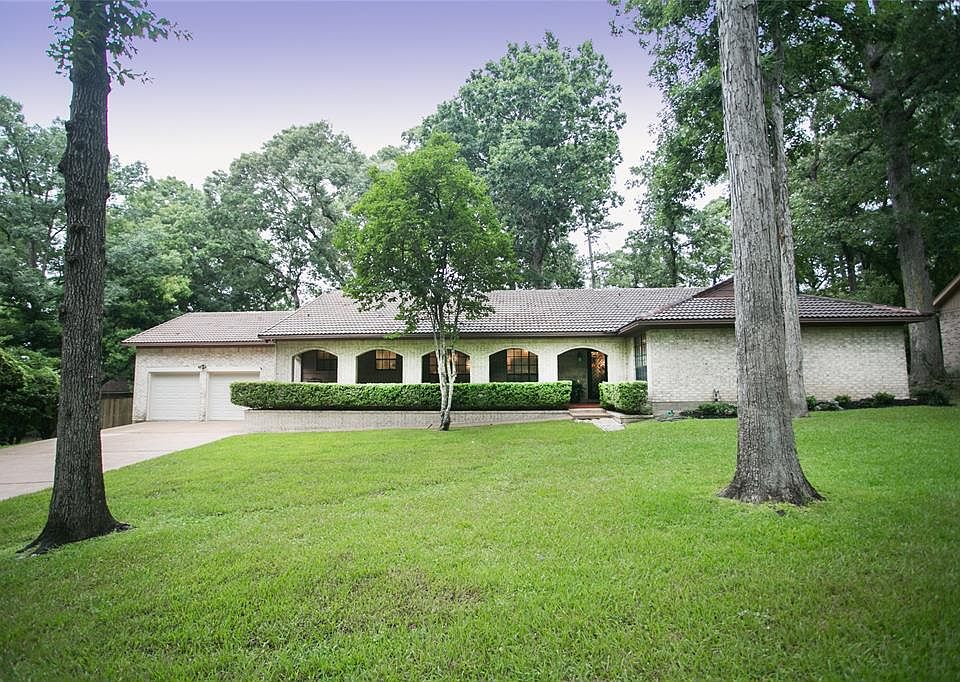 1st image of 10 Village Hill Dr