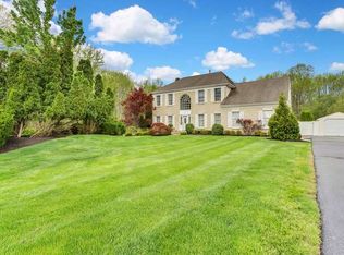 1 Nicklaus Ln, Farmingdale, NJ 07727