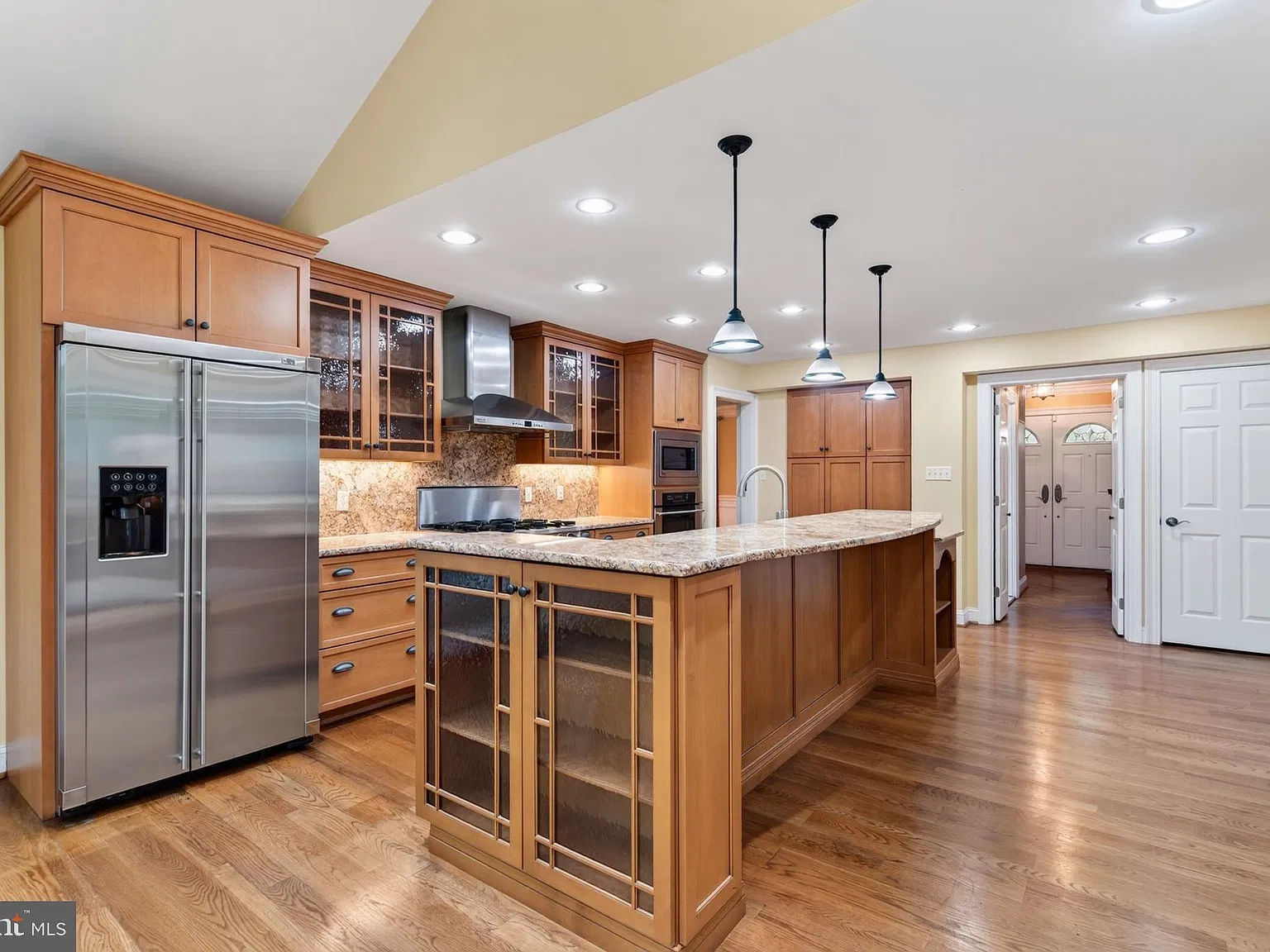 5 bed, 3.5 bath, 2715 sqft, $5,600 — Photo 3
