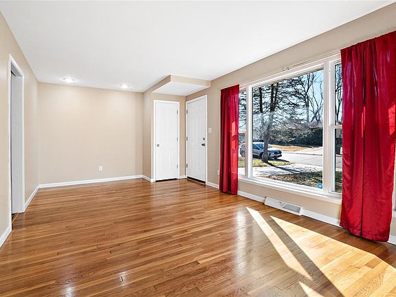 5th image of 621 Lynn Haven Ln