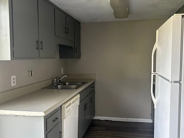 406 Alice Drive — Photo 5