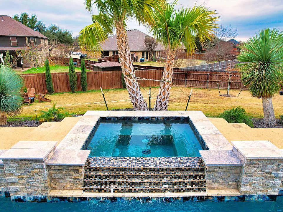 1st image of 923 Southwestern Dr
