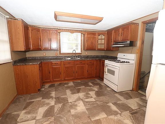 4th image of 912 W South 8th St
