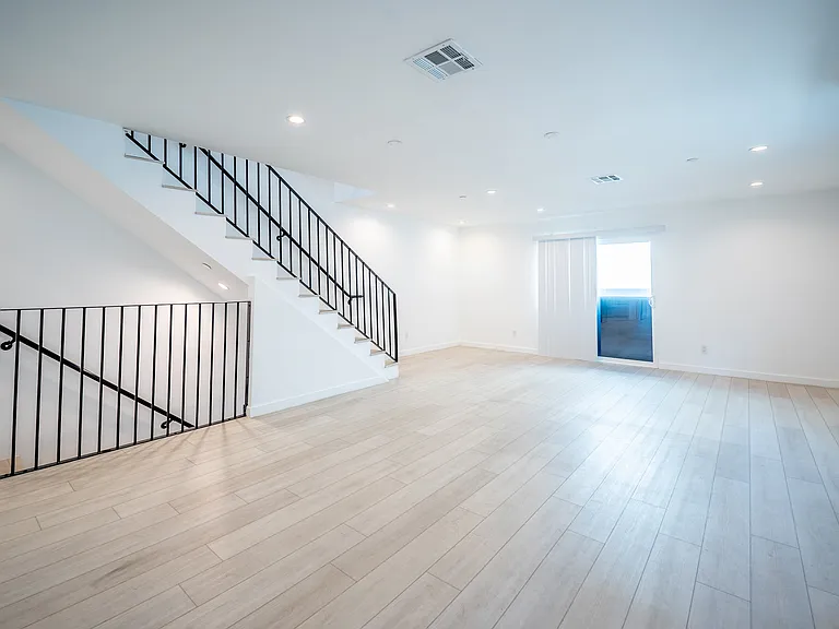 246 1/2 N Dillon St #246-1/2 — Photo 10