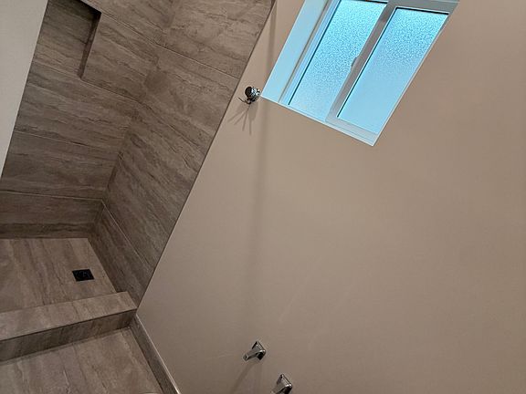3rd image of 1461 Elizabeth St