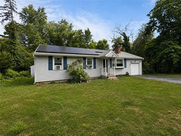123 Wampanoag Rd, Warwick, RI 02818