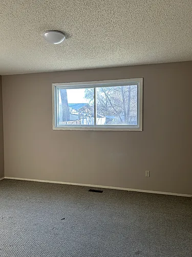 211 Thomson Ave Photo 1