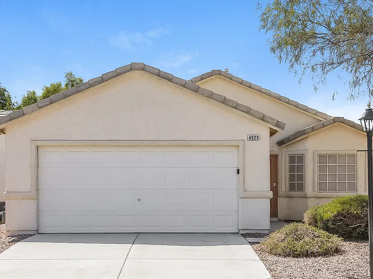 4929 Whispering Spring Ave — Photo 1