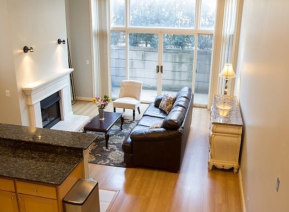 2nd image of 727 W Belmont Ave APT 1
