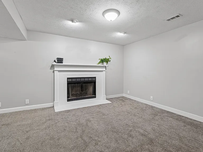 6005 N 126th Ave — Photo 18