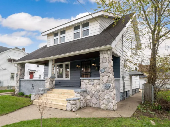 726 Myrtle St NW, Grand Rapids, MI 49504
