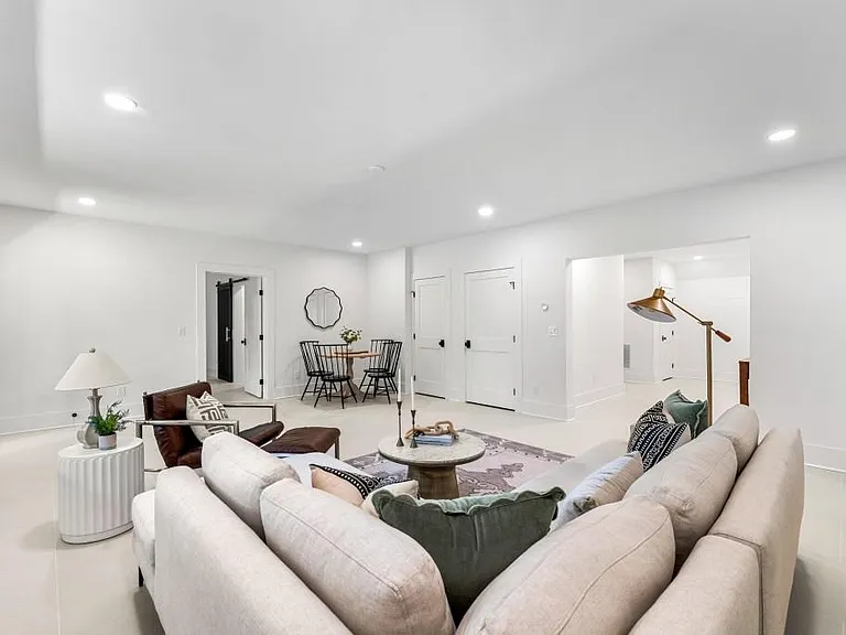 2771 Guthrie St SE — Photo 46