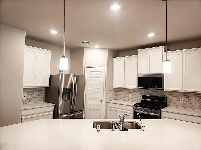 10714 Cliffs View Dr — Photo 4