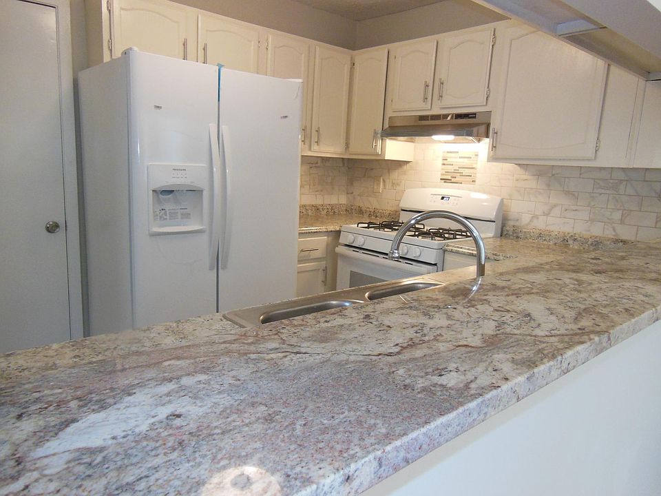 1st image of 3200 Linden Dr