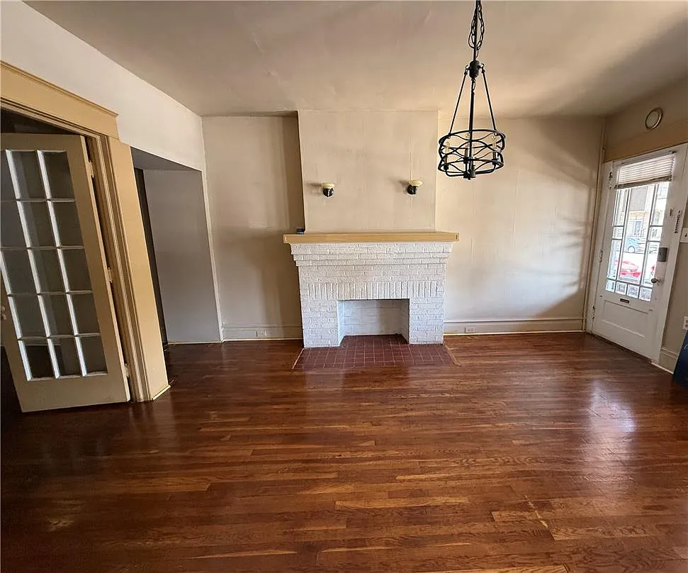 3 bed, 2.0 bath, 1334 sqft, $2,300 — Photo 3