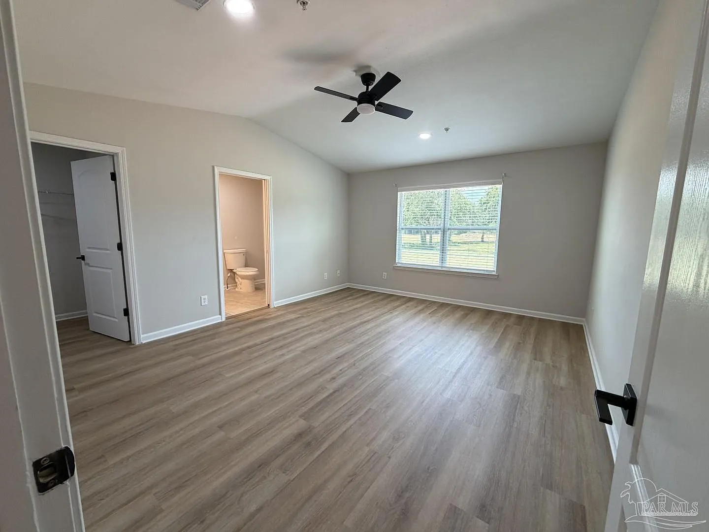 3 bed, 2.5 bath, 1610 sqft, $1,950 — Photo 3