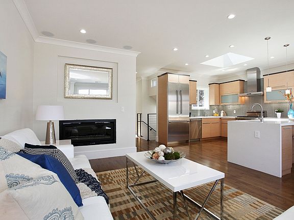 5th image of 209 Dublin St