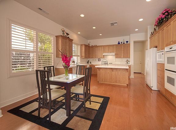 3rd image of 4855 Village Green Dr