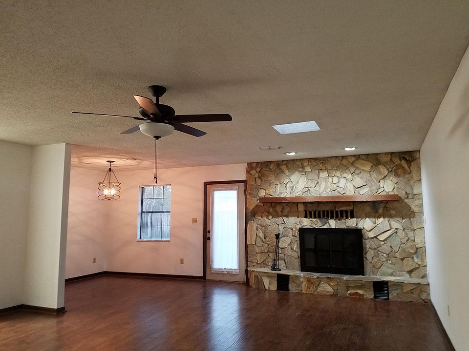 1st image of 915 Spruce Ct