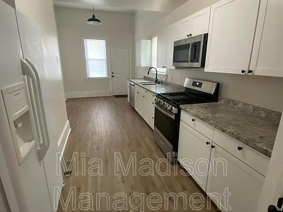 5th image of 913 E Henry St #B