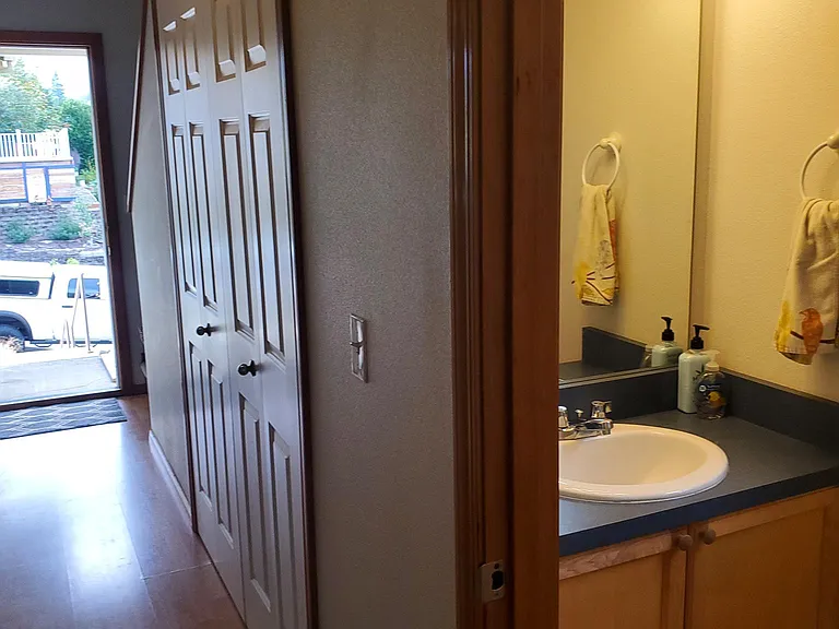 413 Maxs Pl — Photo 11
