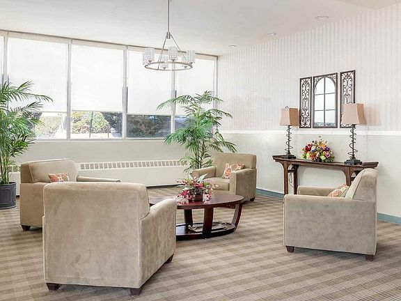 3rd image of 60 Hempstead Ave APT 1D