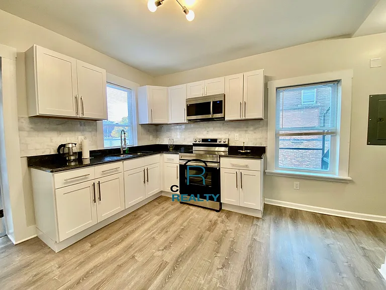 335 Saint John St #B — Photo 4
