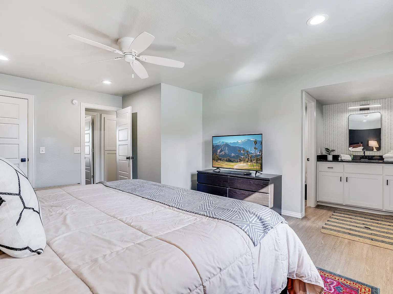 4 bed, 2265 sqft, $2,500 — Photo 3