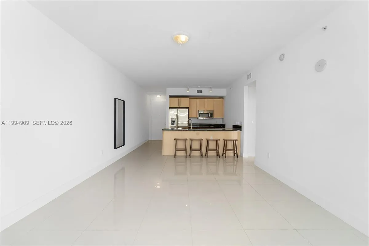 Building Photo - 79 SW 12th St #2108