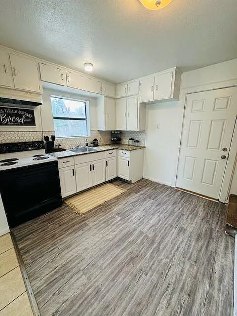 3 bed, 2.0 bath, 1200 sqft, $1,600 — Photo 3