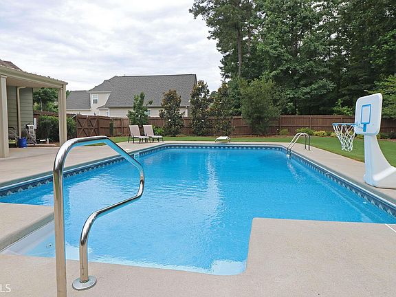 4th image of 200 Yellowwood Dr