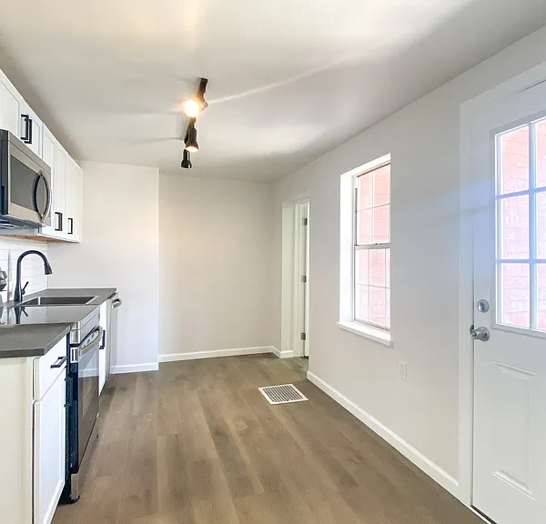 8 E Sycamore St #2 — Photo 5