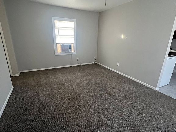 3rd image of 1362 S Bowie Dr