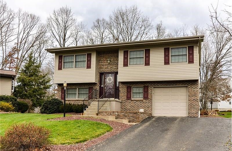1st image of 322 Hummingbird Cir