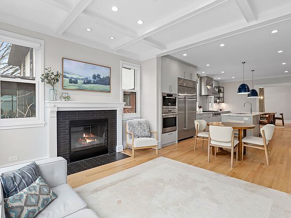 4th image of 2036 Orrington Ave
