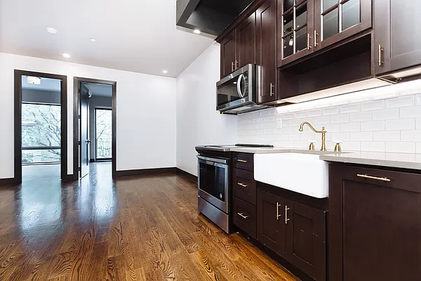 Rented by Nooklyn NYC LLC | media 43