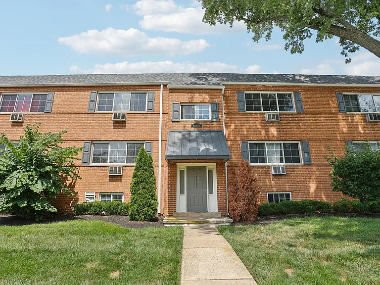 Maple Walk Apartments — Photo 25